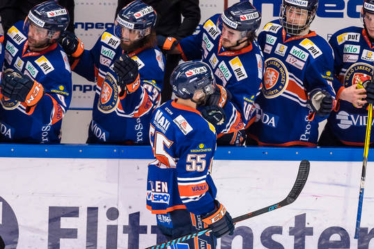 Växjös Nick Bailen jublar