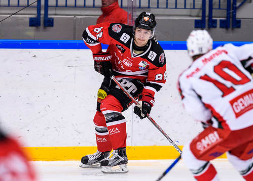 Piteås Erik Wikgren med pucken