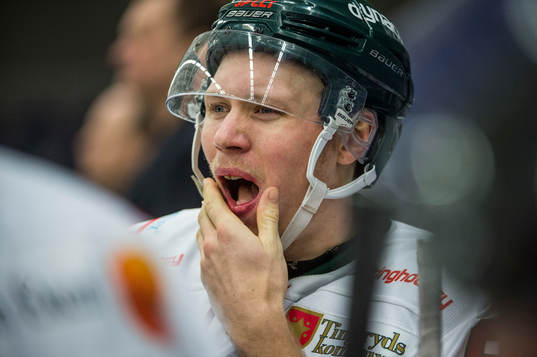 Tingsryds Robin Olsson tar sig för munnen