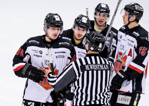 Hudiksvalls Martin Naenfeldt jublar