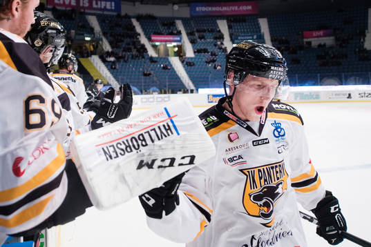 Panterns Alex Wemmenborn jublar