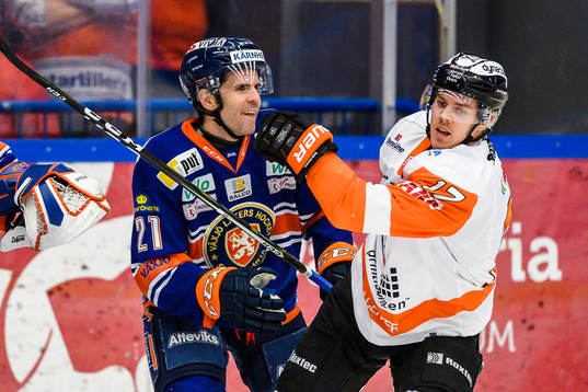 Gruff mellan Växjös Cory Murphy och Karlskronas Joel