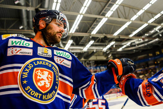 Växjös Linus Fröberg jublar