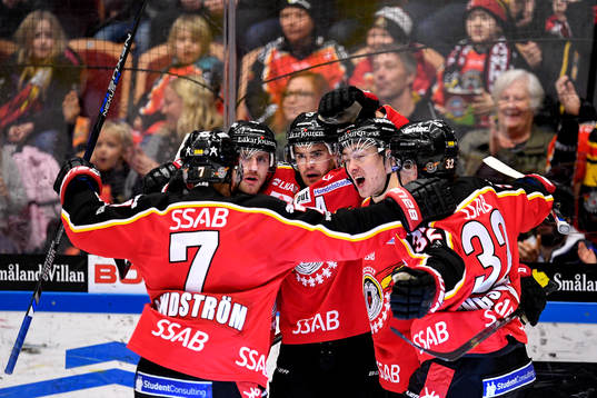 Luleås Kael Mouillierat jublar med lagkamrater