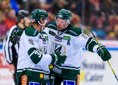 Färjestads Magnus Nygren (v) jublar