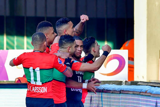 Nijmegens Reagy Ofosu jublar med lagkamrater efter 2-0