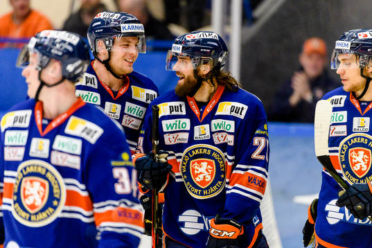 Växjös Ville Leino jublar