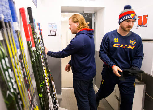 Djurgårdens målvakt Mikael Tellqvist och materialhanterare