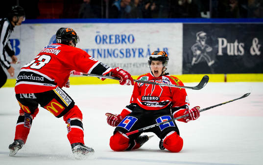 Örebros Joel Mustonen jublar