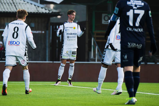 GAIS Daniel Janevski jublar efter att han gjort 1-0-målet