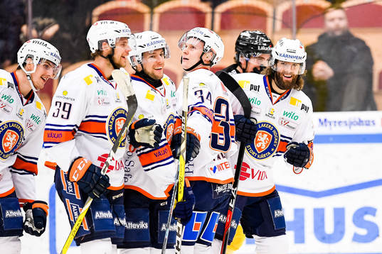 Växjös spelare jublar