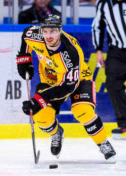 Luleås Kael Mouillierat med pucken