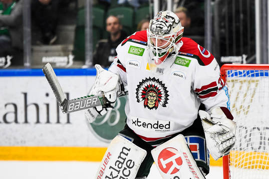 Frölundas målvakt Johan Gustafsson jublar