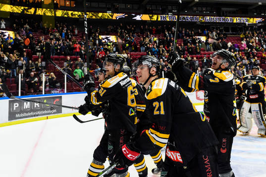 Panterns Martin Janolhs och Johan Ivarsson jublar