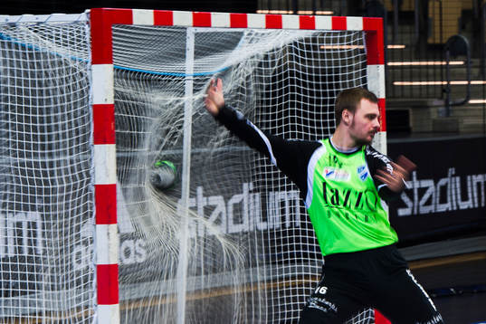 Skövdes målvakt Michael Andersson släpper in ett mål