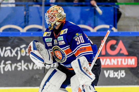 Växjös målvakt Joacim Eriksson jublar