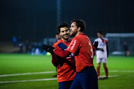 Örgrytes William Atashkadeh jublar med målskytten till