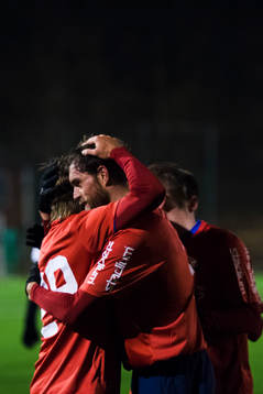Örgrytes Danny Ervik jublar med målskytten till 1-0 Johan Elmander 
