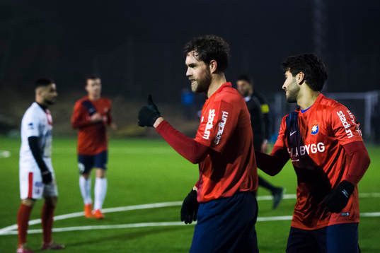 Örgrytes Johan Elmander jublar efter sitt 1-0-mål