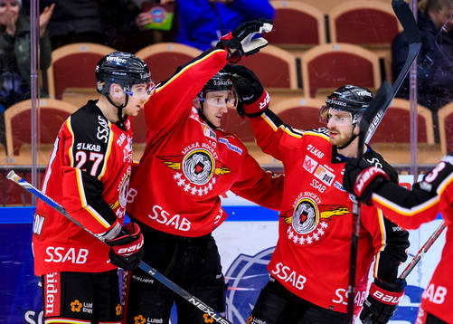 Luleås Bill Sweatt (m) jublar