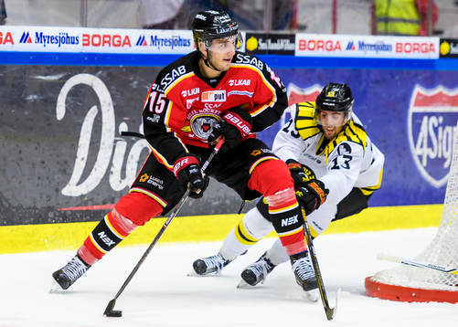 Luleås Christian Jaros med pucken