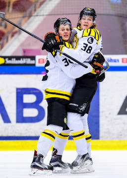 Brynäs Linus Ölund (v) jublar