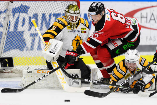 Malmö Redhawks Fredrik Händemark oroar framför