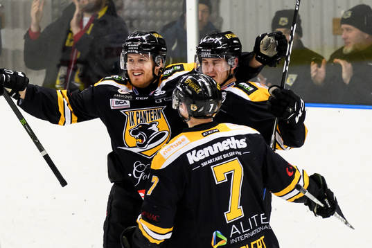 Panterns Emil Sandin och Emil Carnestad jublar