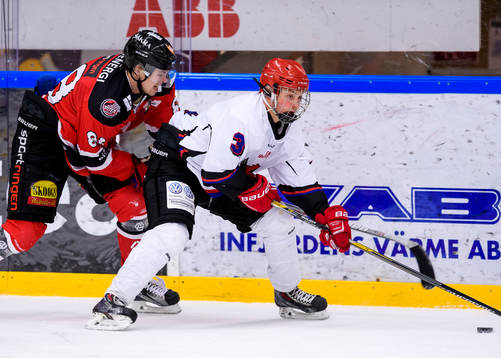Kalixs Felix Isaksson jagas av Piteås Erik Wikgren