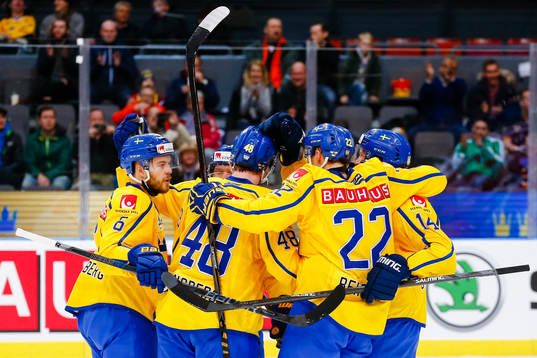 Sveriges spelare jublar