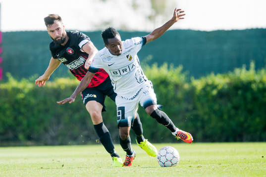 Midtjyllands Tim Sparv och Häckens Mohammed Abubakari