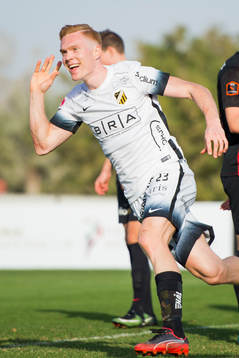 Häckens David Engström jublar efter han gjort 1-2