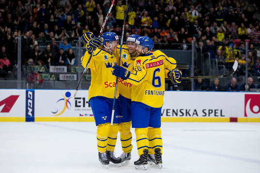 Sveriges Alexander Bergström jublar ihop med Oscar