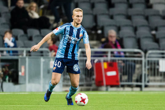Djurgårdens Alexander Michel med bollen