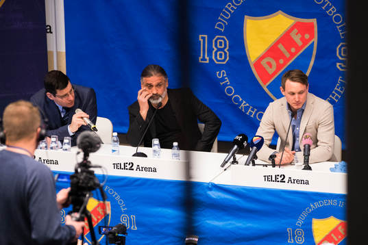 Djurgårdens kommunikationsansvarige Jonas Riedel, tränare Özcan Melkemichel och Kim Källström