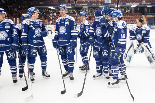 Leksands Eric Castonguay, Martin Karlsson , Sondre Olden ,Daniel Bertov Mattias Ritola och János Hári jublar