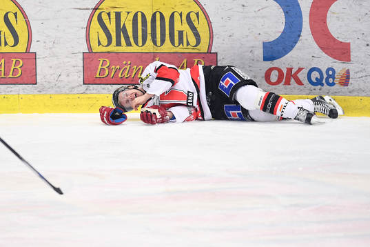 Örebros Gustav Backström skadas