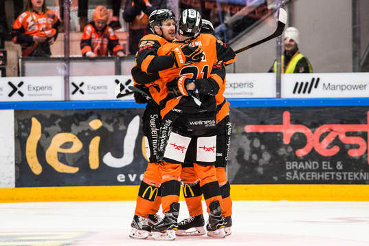 Karlskronas Alexander Bergström jublar