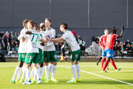 Hammarbys Mats Solheim, Birkir Már Saevarsson och Johan Persson jublar tillsammans med Hammarbys Kennedy Bakircioglu som gjort 0-2