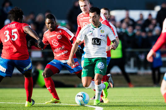 Hammarbys Jiloan Hamad med bollen