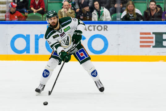 Färjestads Milan Gulas med pucken