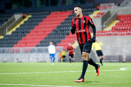 Brommapojkarnas Kevin Kabran jublar