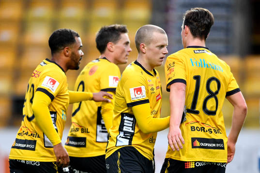 Elfsborgs Daniel Gustavsson jublar med lagkamrater