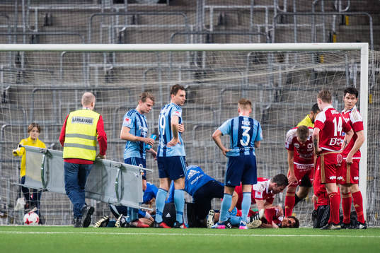 Djurgårdens Jacob Une Larsson och Degerfors Shpetim Hasani