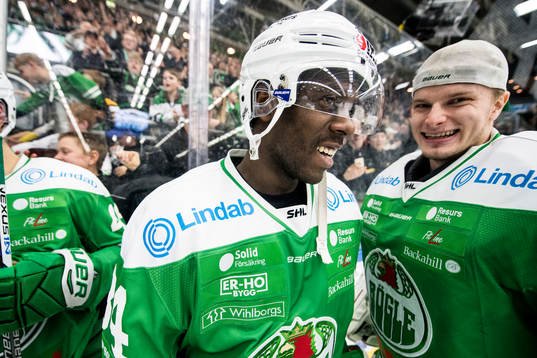 Rögles Edwin Hedberg och målvakt Oscar Dansk jublar