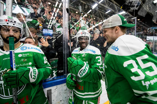 Rögles Edwin Hedberg och målvakt Oscar Dansk jublar