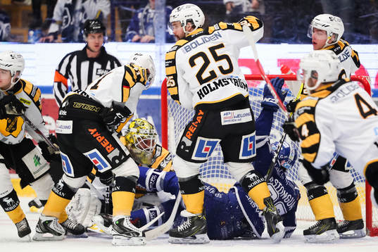 Leksands Eric Castonguay och Skellefteås målvakt Gustaf