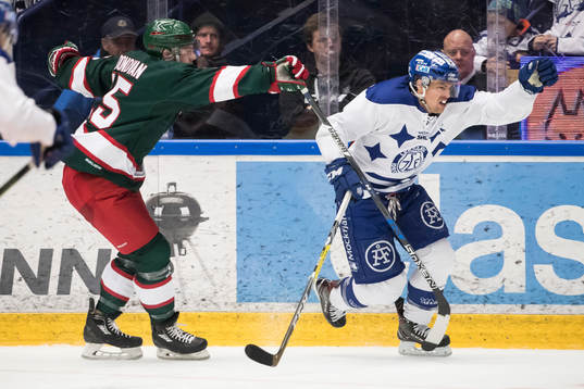 Leksands Eric Castonguay och Frölundas Matt Donovan i