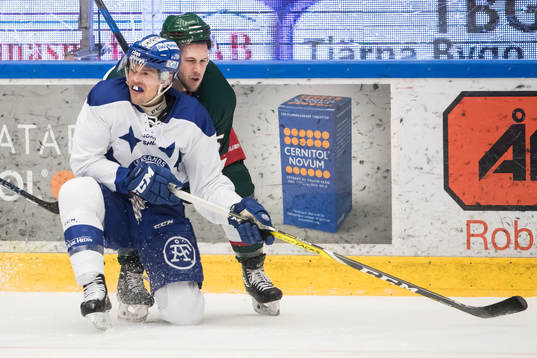 Leksands Eric Castonguay och Frölundas Matt Donovan i