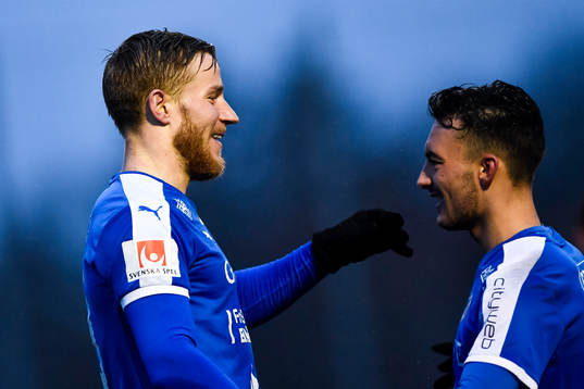 Halmstads Alexander Ruud Tveter och Sead Haksabanovic jublar efter 2-0